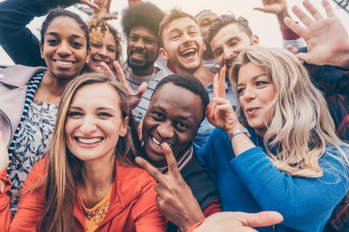 friends-selfie